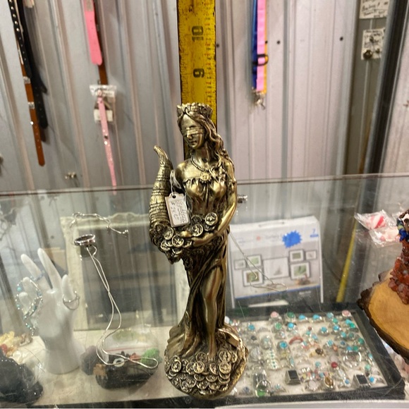 8 inch tall goddess of wealth, statue, new inbox - Picture 5 of 5